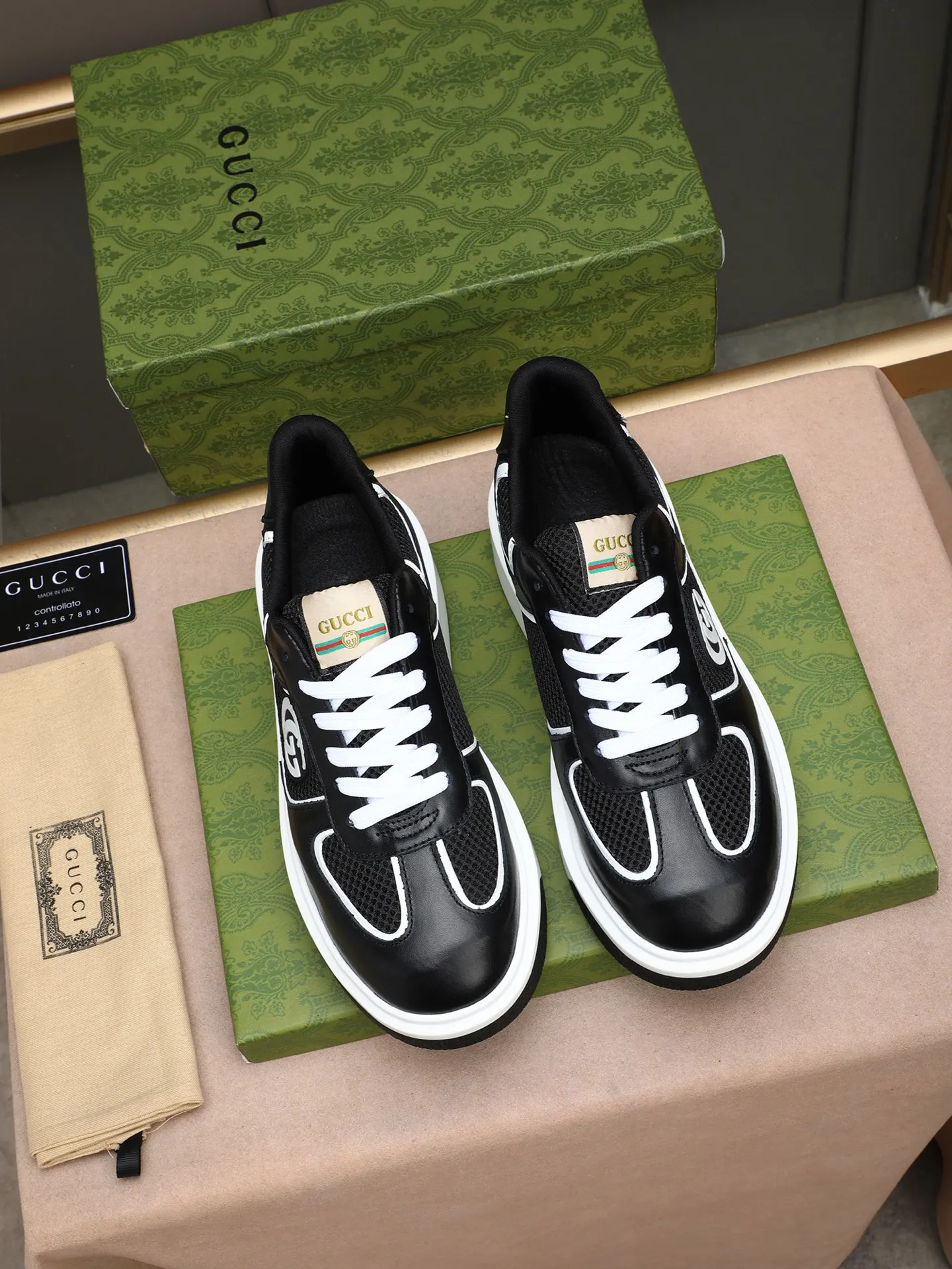 Men's shoes 💰480 New men's shoes GUCCI Fashion trend Made of first-layer calfskin ➕ washed sheep lining! The foot feels super comfortable and the workmanship is impeccable. Foam ultra-light outsole, size: 38-44 (45 customized) 3 colors to choose from!